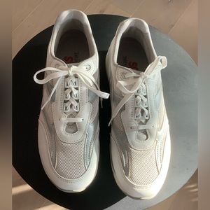 SAS “Tour Mesh Silver” women’s walking shoes.  Size 10.5M